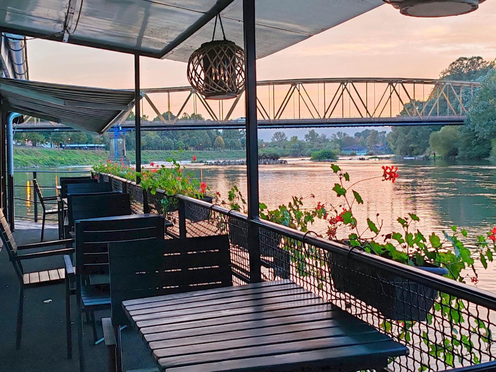 Cruiser Restoran Ćuprija Esterno foto